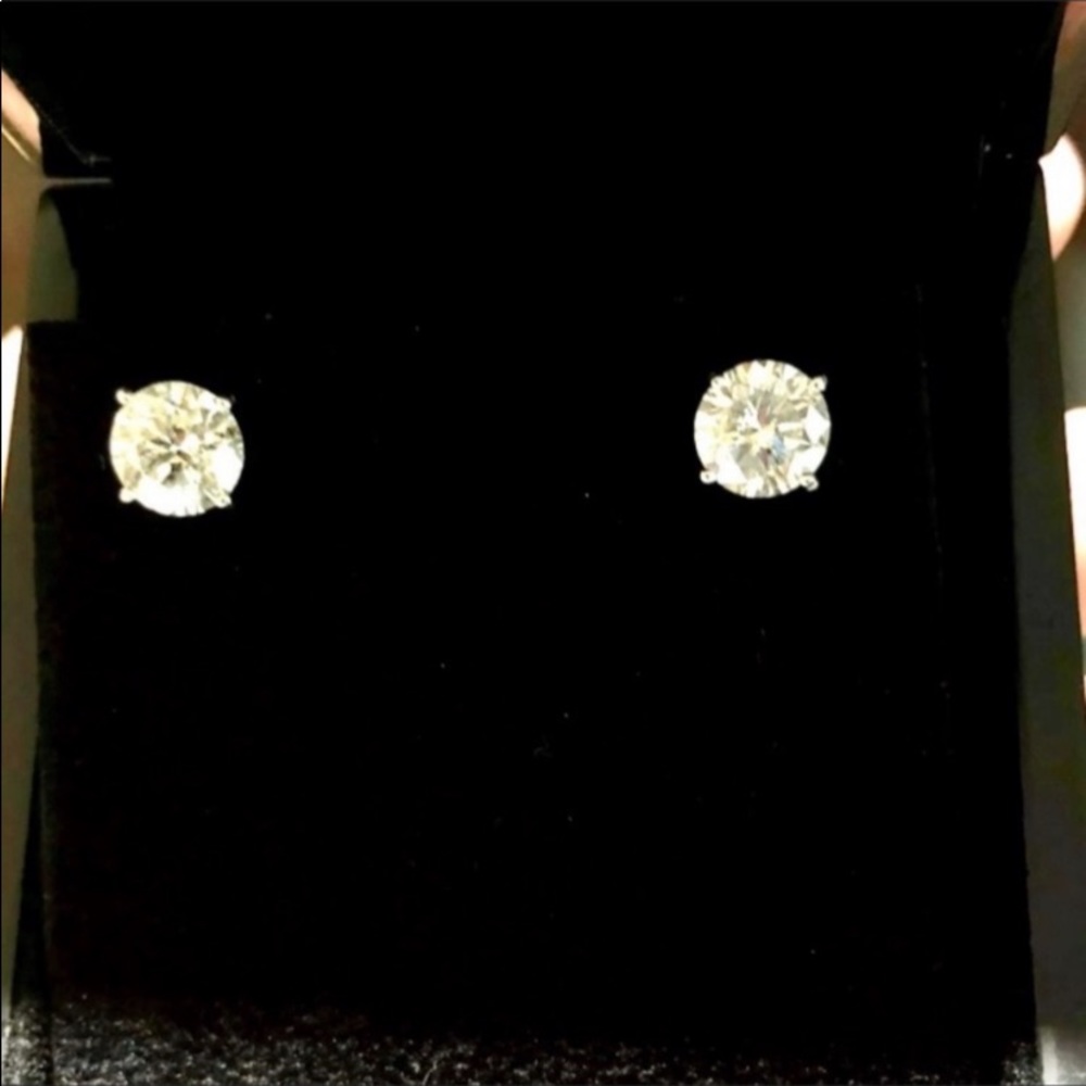 7mm 1.25 ct Round Brilliant Cut Stud Earrings - Picture 8 of 14